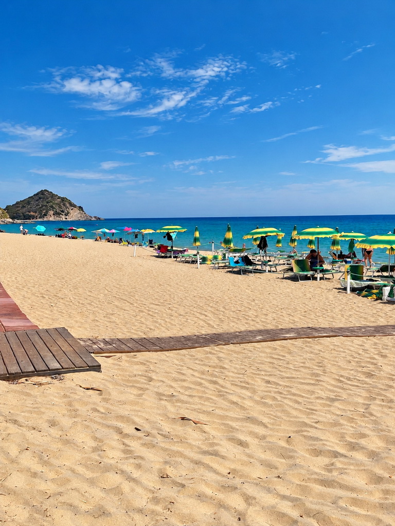Strand an der Ostküste Sardiniens